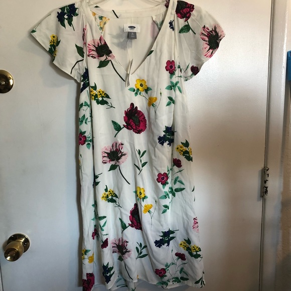 Old Navy Dresses & Skirts - NWT Old Navy floral dress